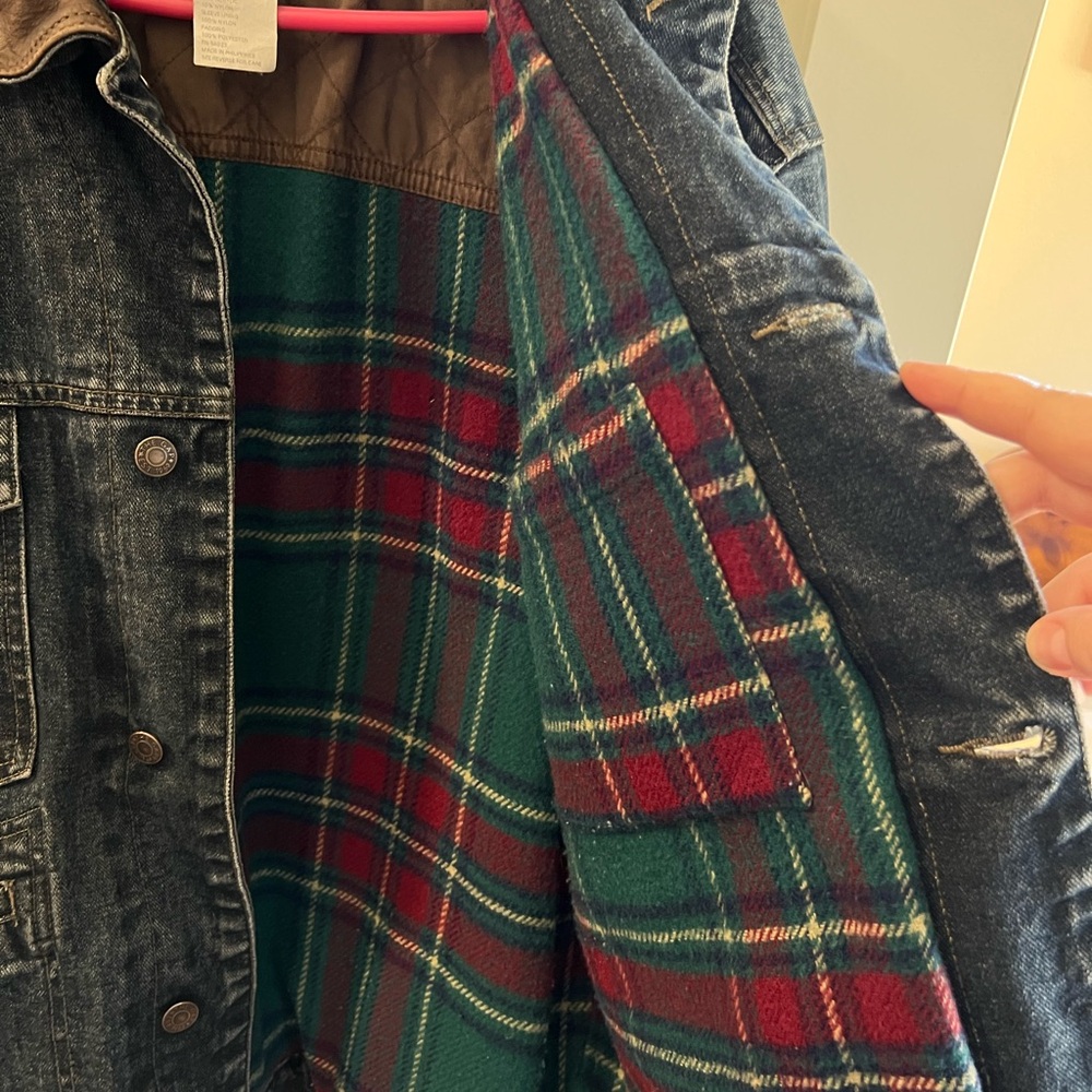 Vintage GAP Denim Jacket - Barn Jacket - Flannel Lining - Leather Collar - Picture 5 of 6